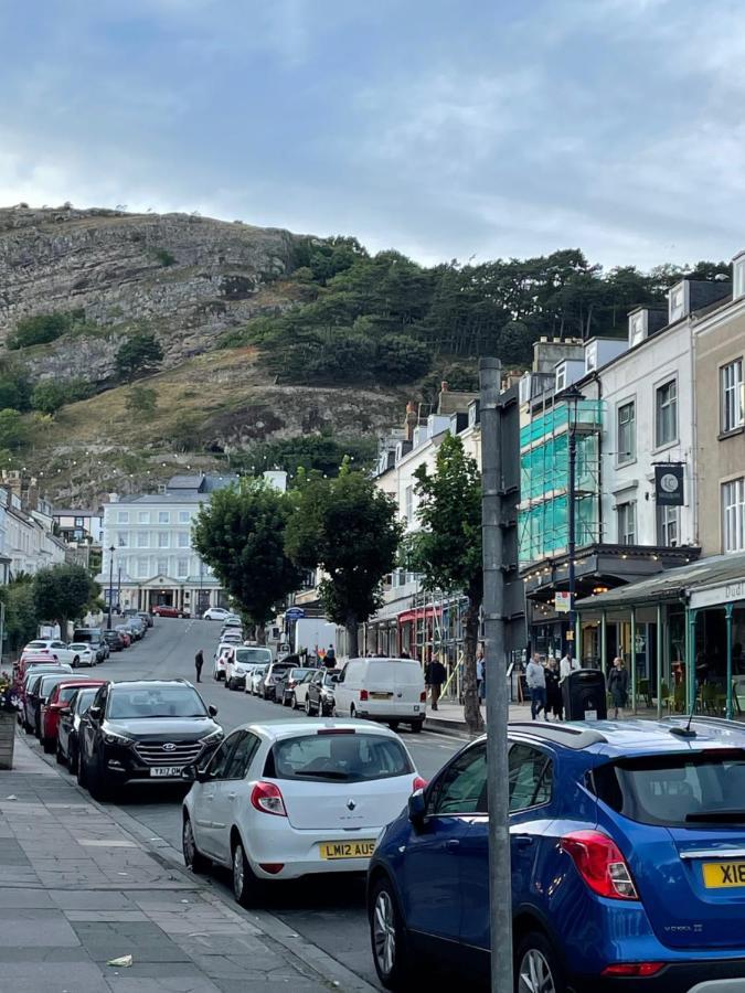 Beautifully Presented Victorian Apartment Within Walking Distance To Llandudno Beach Bagian luar foto