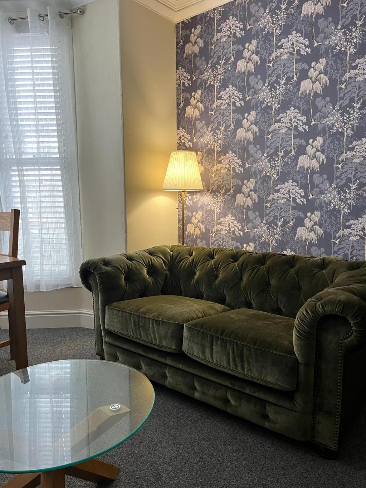 Beautifully Presented Victorian Apartment Within Walking Distance To Llandudno Beach Bagian luar foto