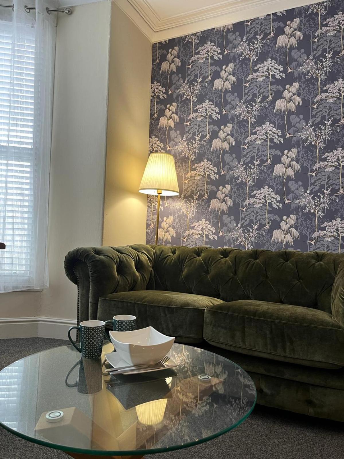 Beautifully Presented Victorian Apartment Within Walking Distance To Llandudno Beach Bagian luar foto