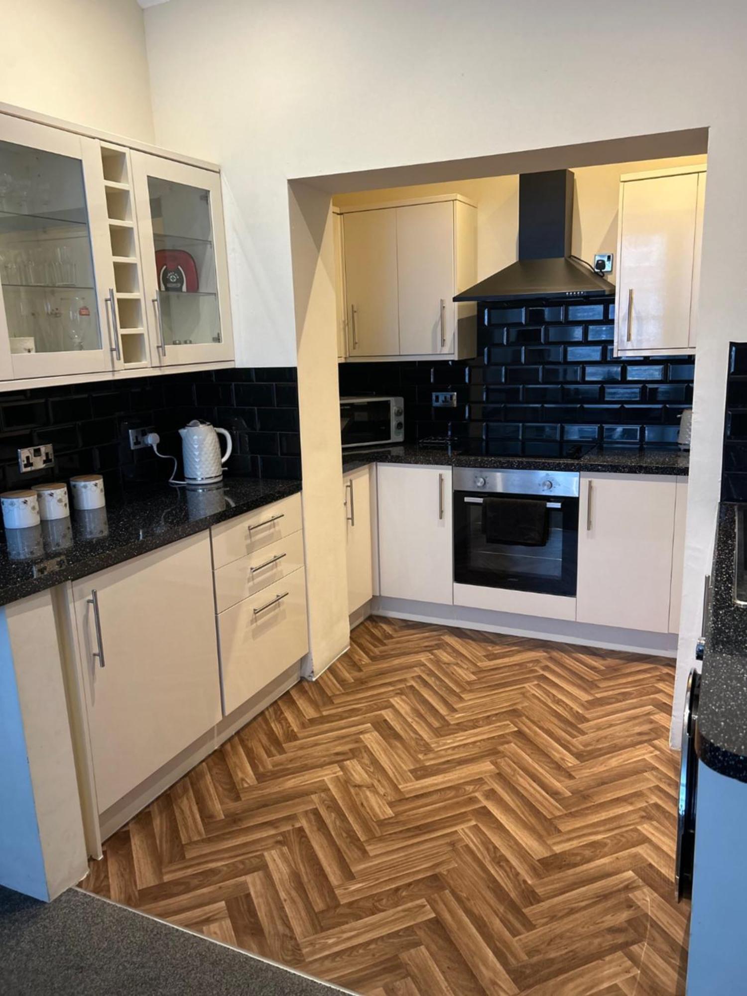 Beautifully Presented Victorian Apartment Within Walking Distance To Llandudno Beach Bagian luar foto